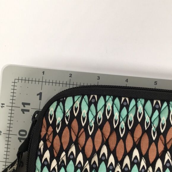 Vera Bradley Retired Pattern Sierra Stream Quilted Laptop Sleeve - Picture 4 of 11